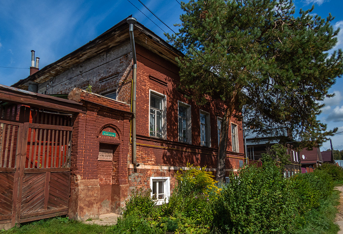 Дом в котором в 1876-1884г.г. жил поэт-символист К.Д. Бальмонд - Сергей Цветков