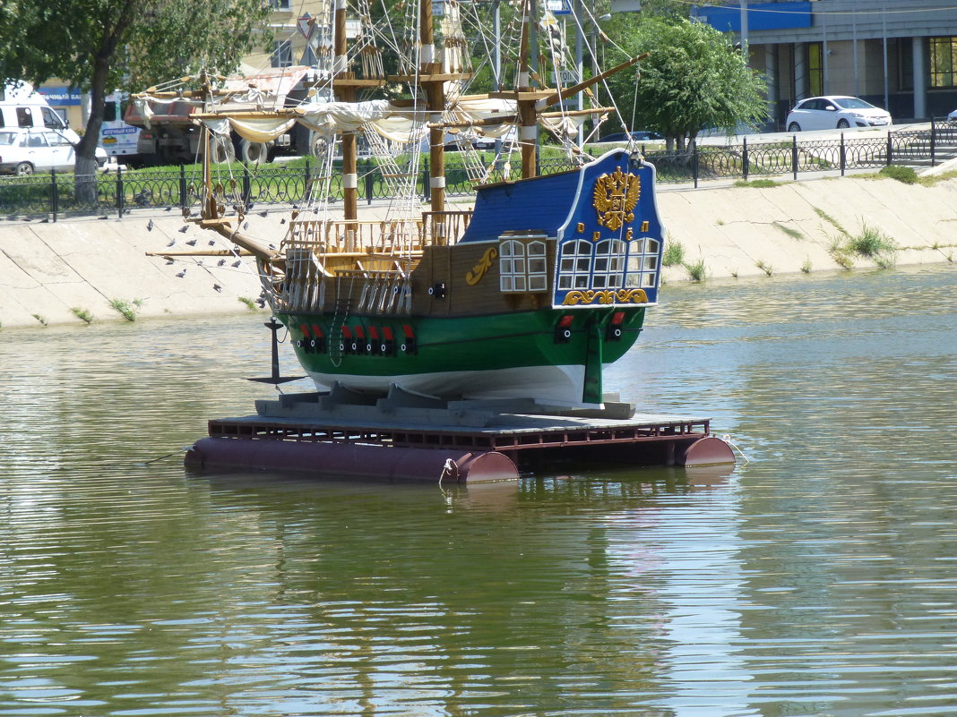 Деревянный макет первого российского парусного судна «Орел». - Наиля 