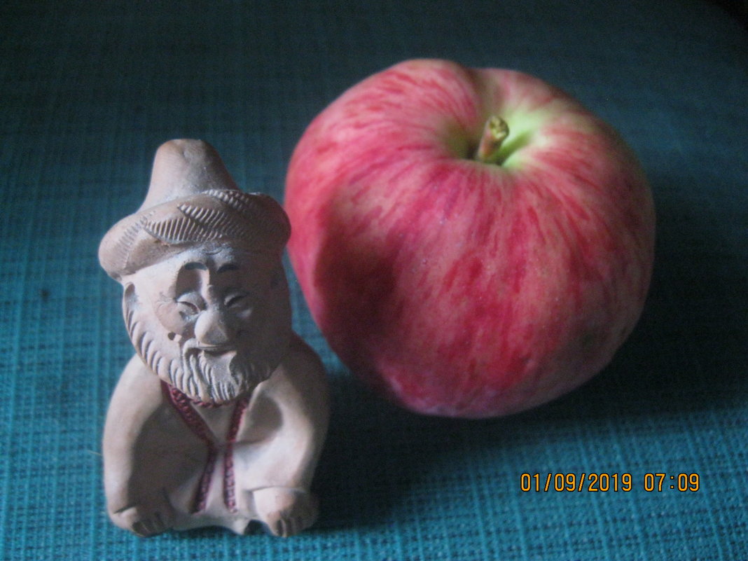 яблоко и старик - Maikl Smit