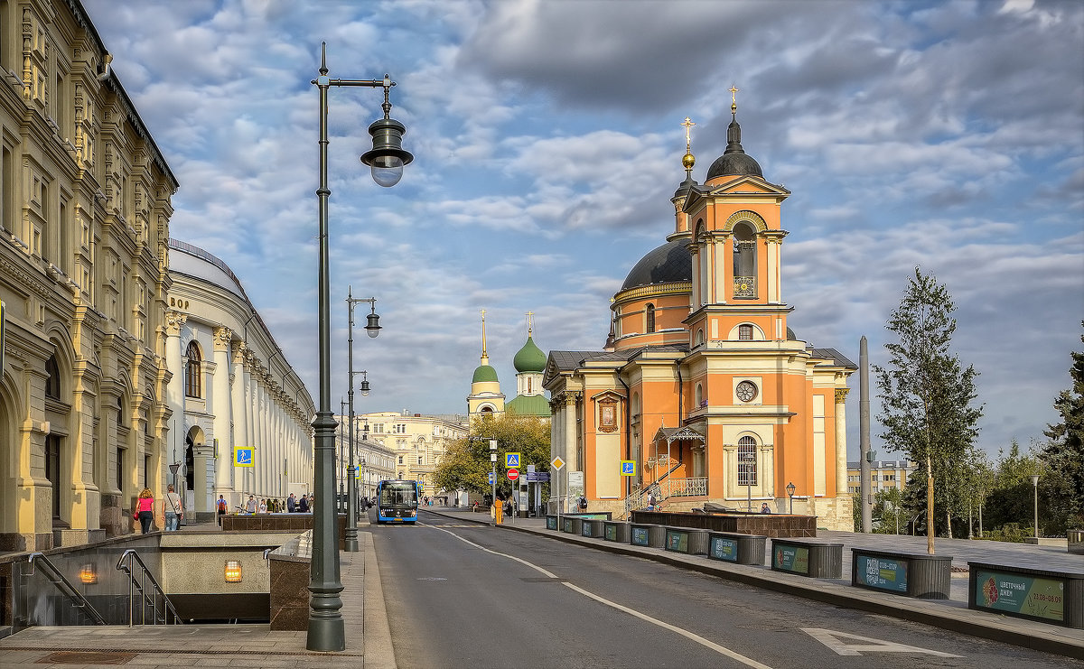 Москва. Улица Варварка. - В и т а л и й .... Л а б з о'в