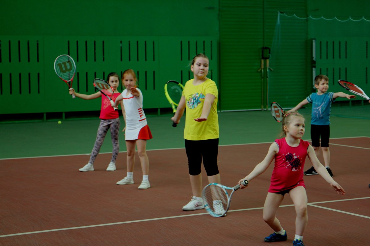 Юные тенисистки - Валерий 