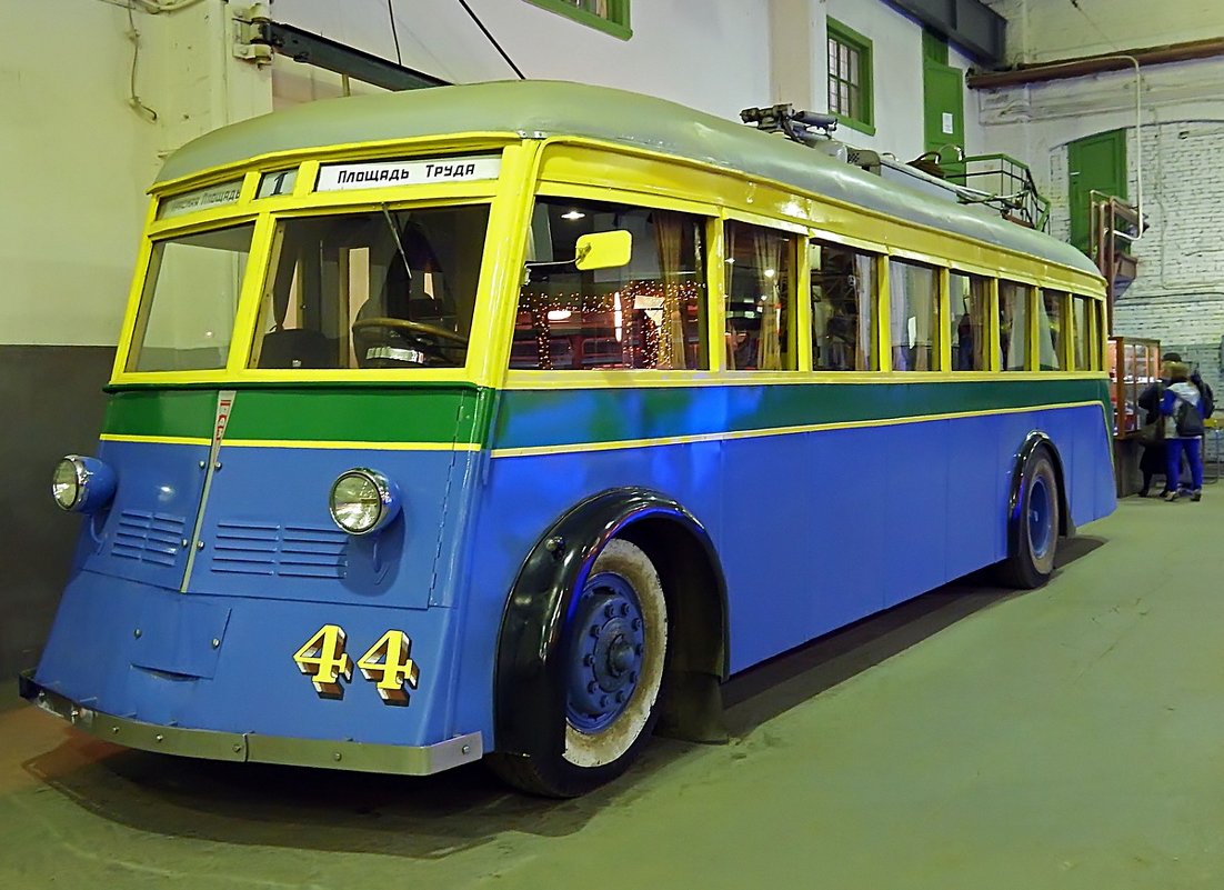 Первый троллейбус ЯТБ-1 - Ольга И