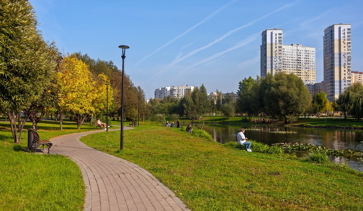 Утро на озере в городском парке - Валерий Иванович