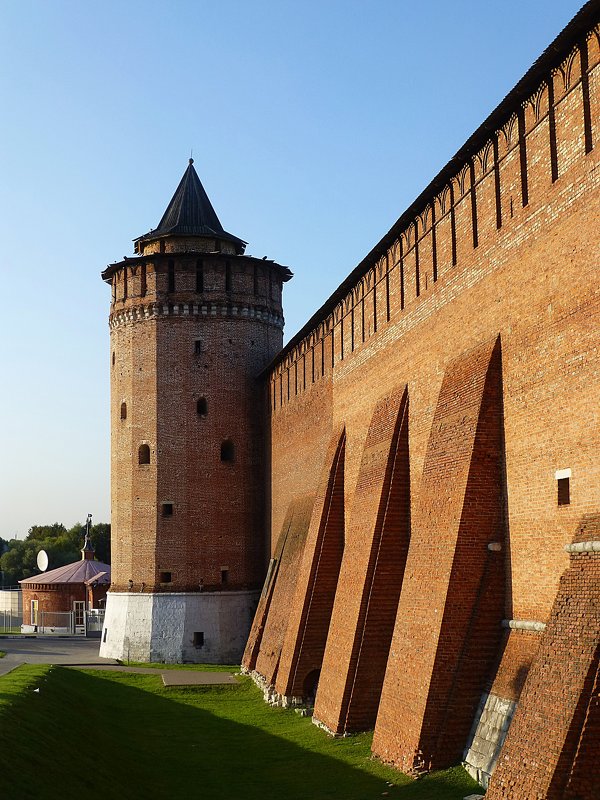 Стены и башня Коломенского кремля - Лидия Бусурина
