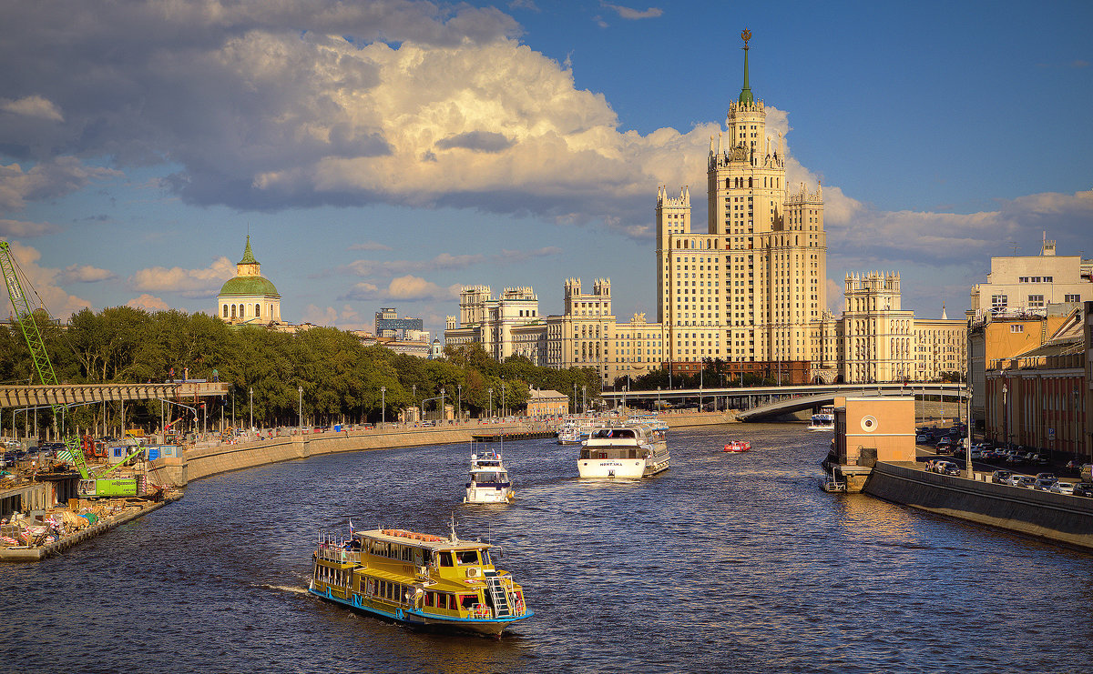 Москва. Высотка. - В и т а л и й .... Л а б з о'в