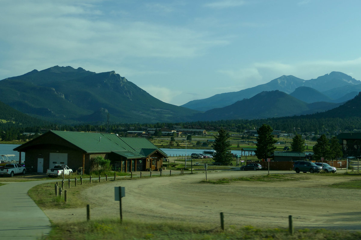 Проезжаем города, поселки в Скалистых Горах (Rocky Mountains), Колорадо. - Юрий Поляков
