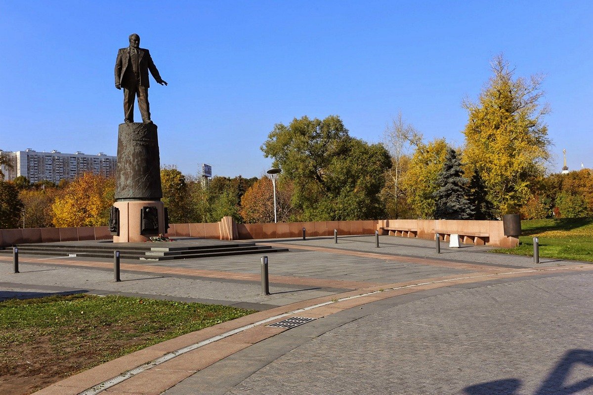 Памятник Королеву в Космопарке - Игорь Белоногов