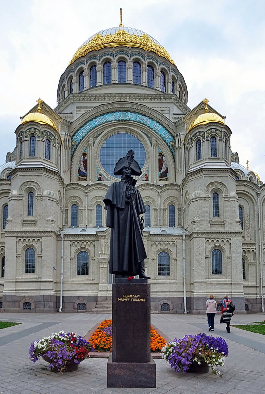 Памятник адмиралу Федору Ушакову - Liliya Kharlamova