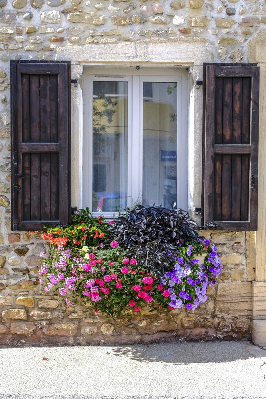 радужное окно во французской деревни - Георгий А