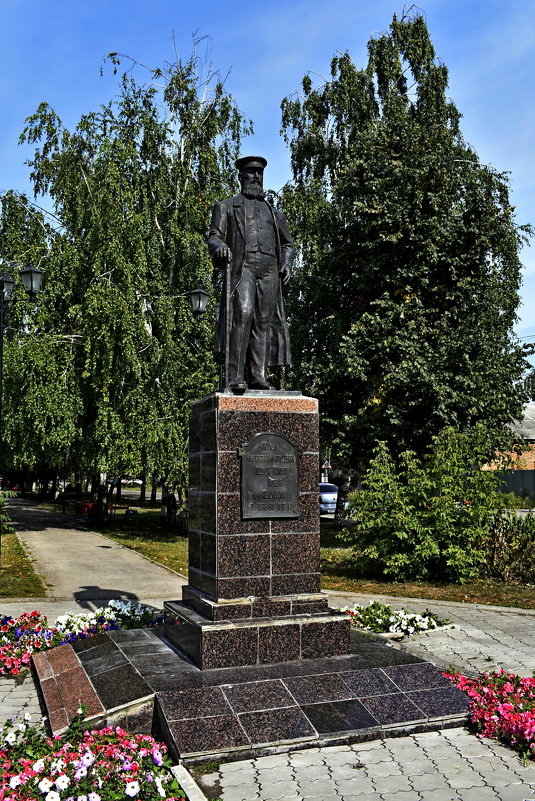 Памятник - Юрий Владимирович 34