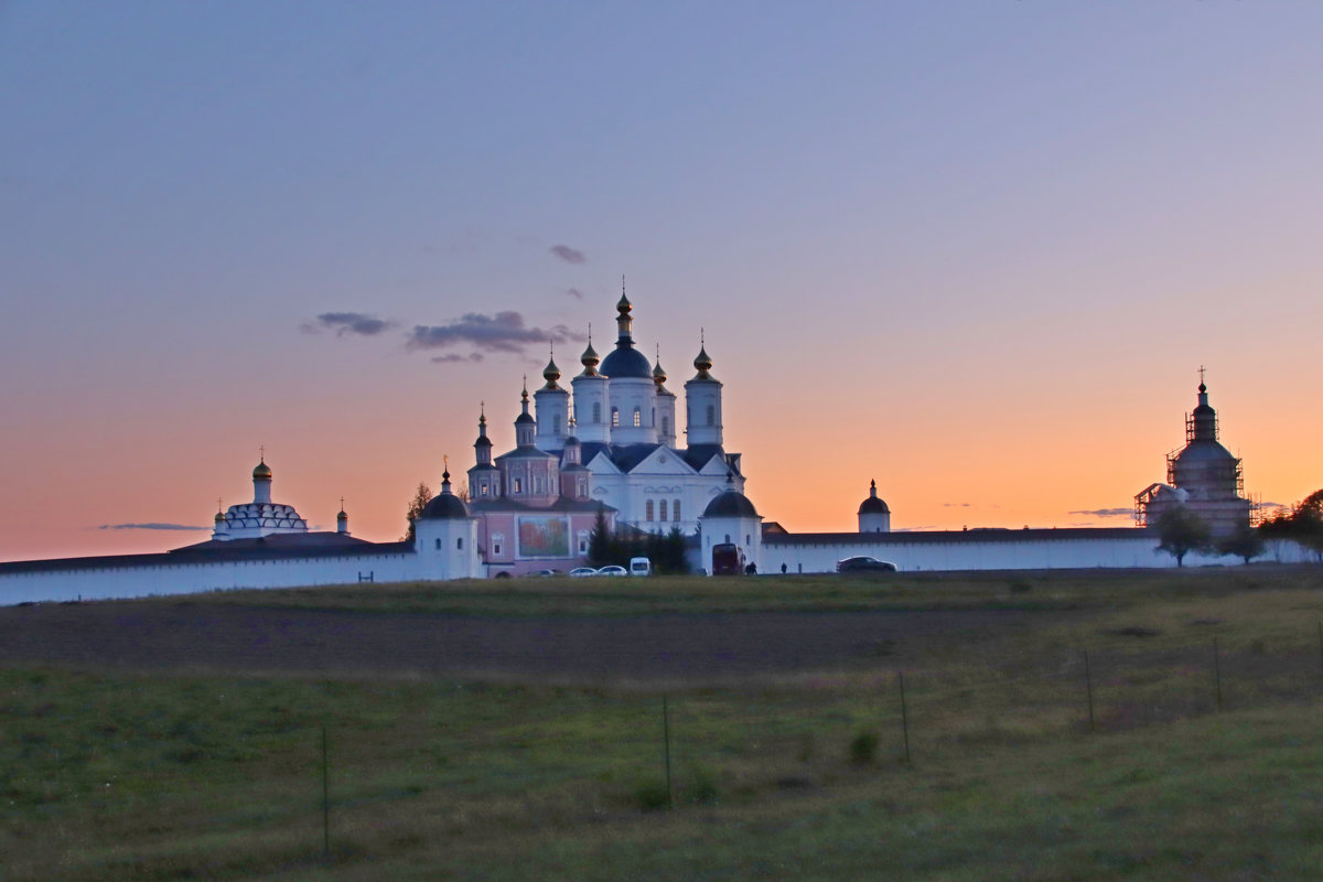 Свенский монастырь в лучах заходящего Солнца - Евгений 