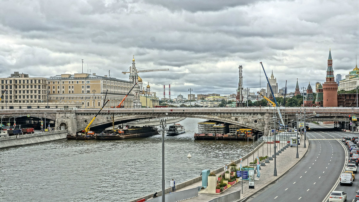 Вид из Зарядья на Большой Москворецкий мост - Алексей Виноградов