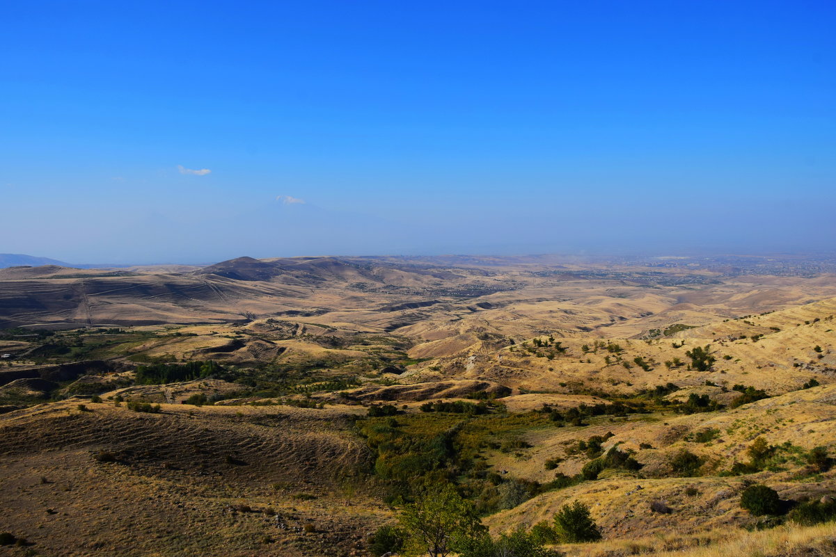 Армения....Средь горных круч, сухих равнин, где солнцем выжжена земля..... - Galina Leskova