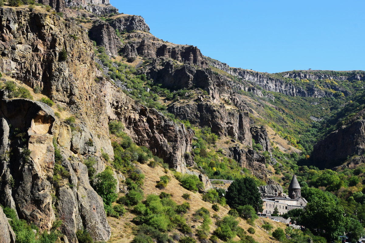 Армения...  среди  живописных  скал - Гегард - Galina Leskova