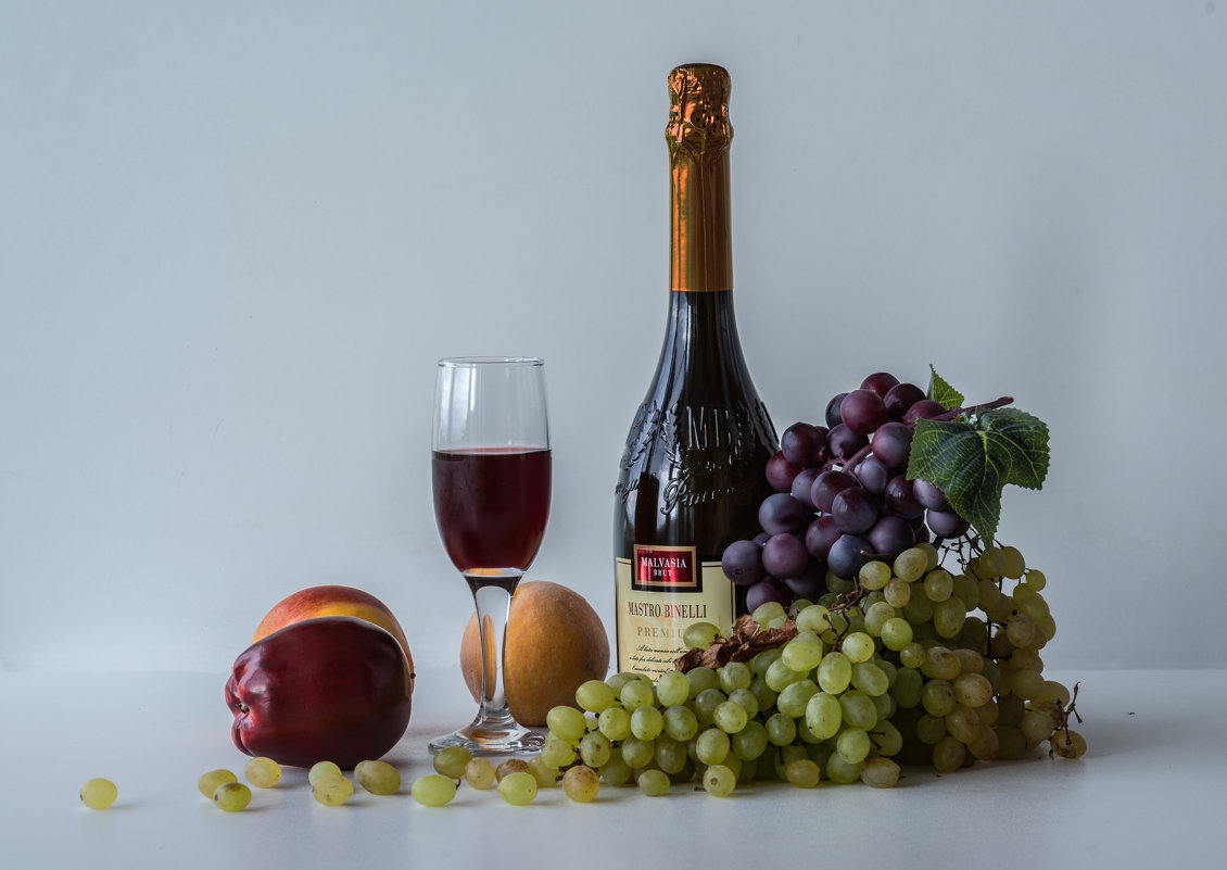 Вино и фрукты - Нина Богданова