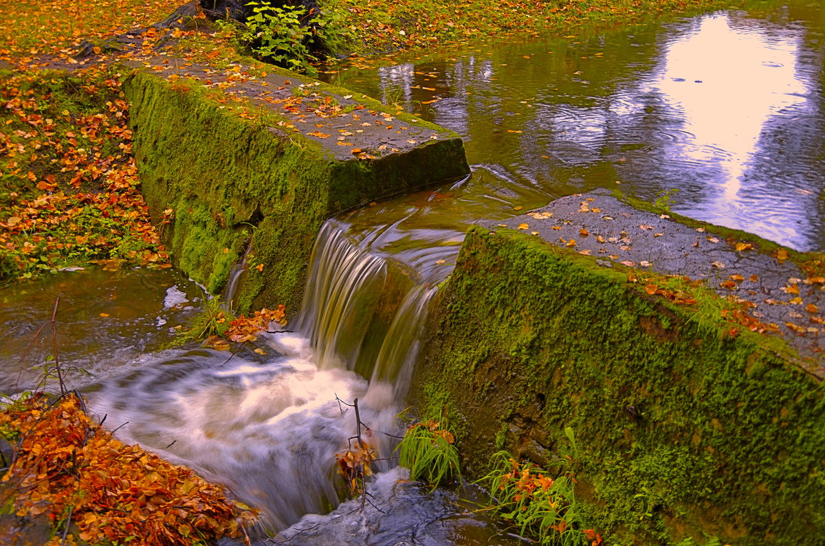 Осенний водопад - And I go