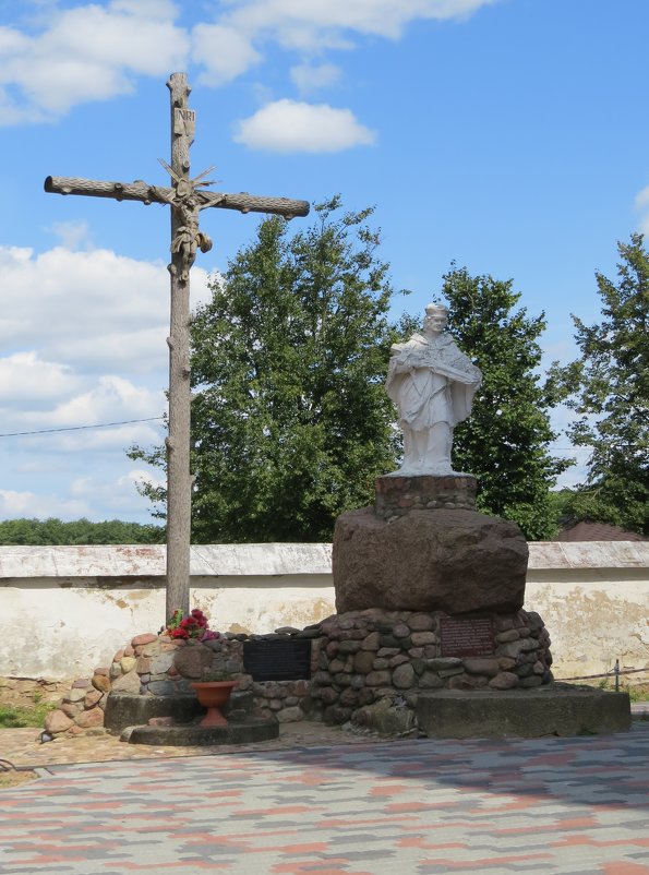 Крест и Памятник - Вера Щукина