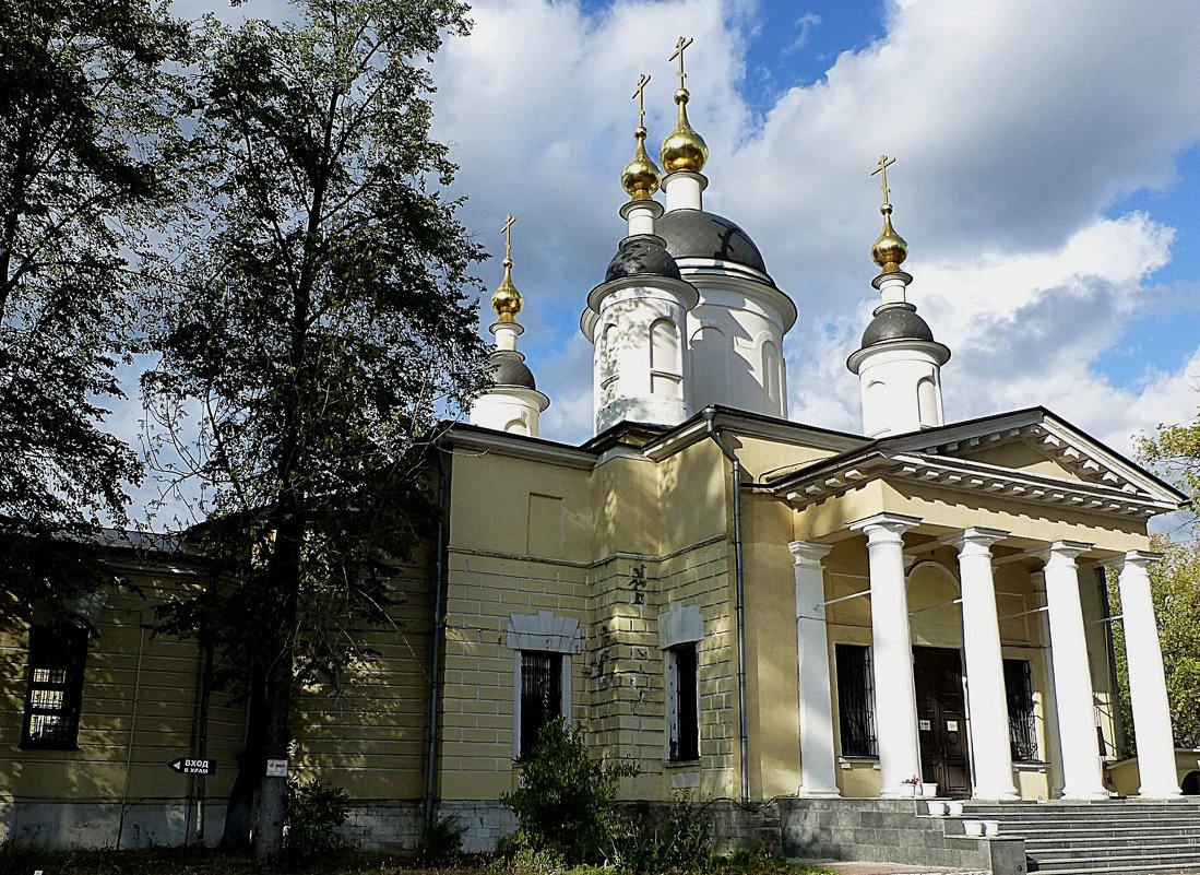 Храм Введения во храм Пресвятой Богородицы у Салтыкова моста - Лидия Бусурина