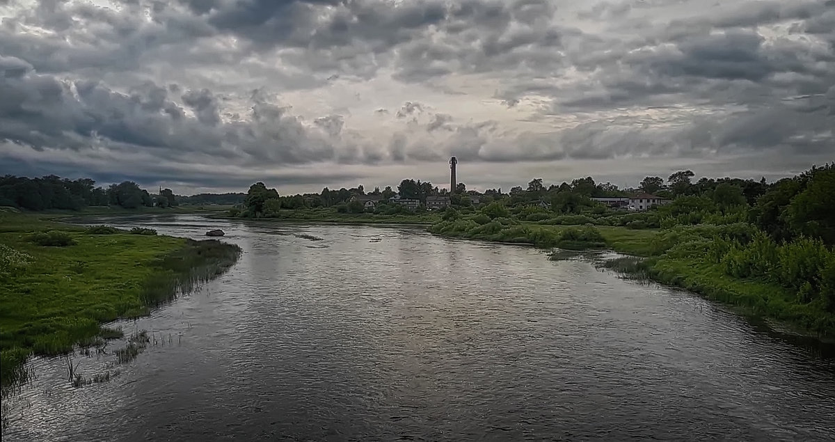 Река Великая в городе Остров , Псковской области - Priv Arter