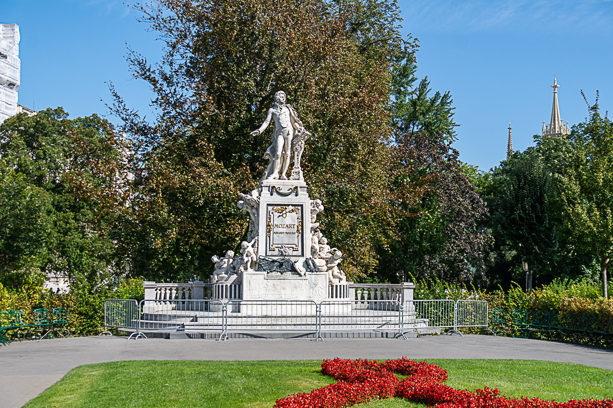 Вена памятник Моцарту - Sergej 