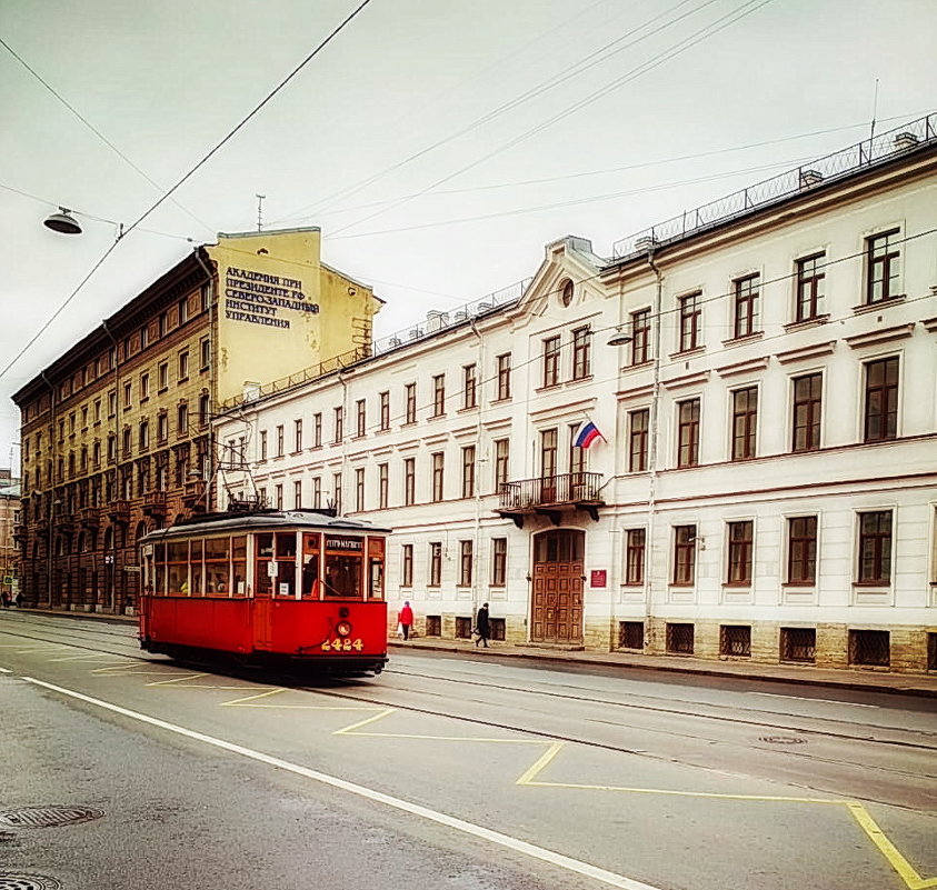 По улицам трамвай возили... - Tatiana Markova