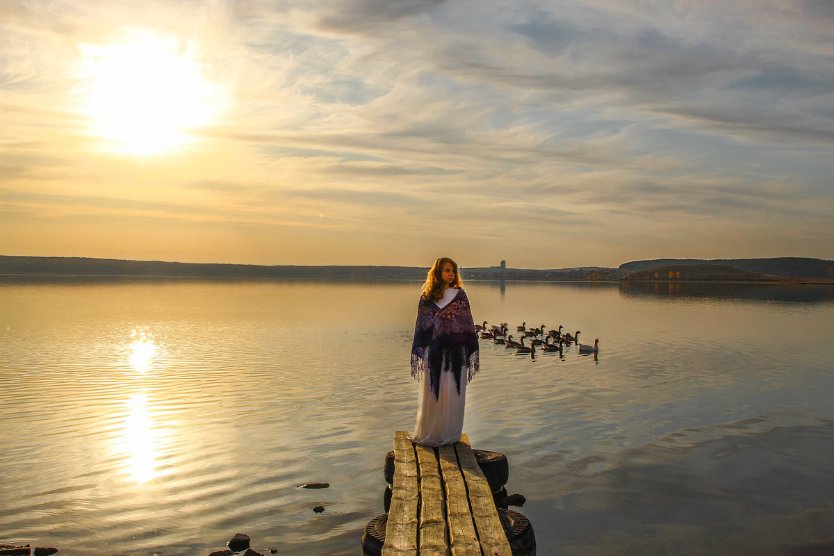 На озере ранним утром - Лариса Корсакова