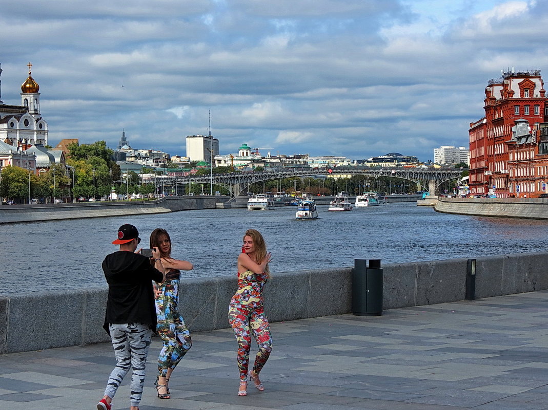 Танцы на набережной - Liliya Kharlamova