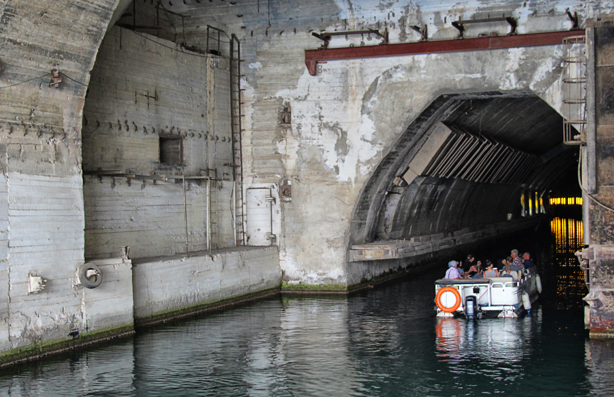 Вход в подземный канал секретного объекта 825 ГТС - Nina Karyuk