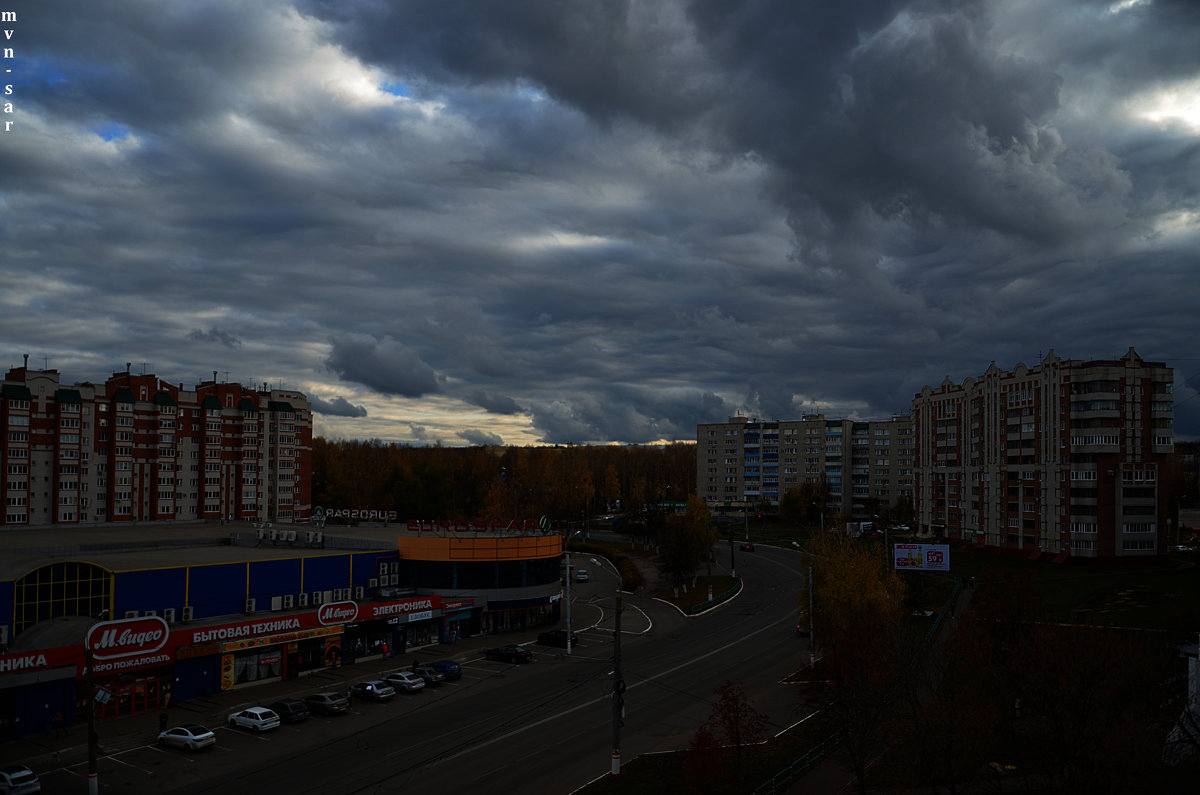 Тучи над городом . - Алексей 