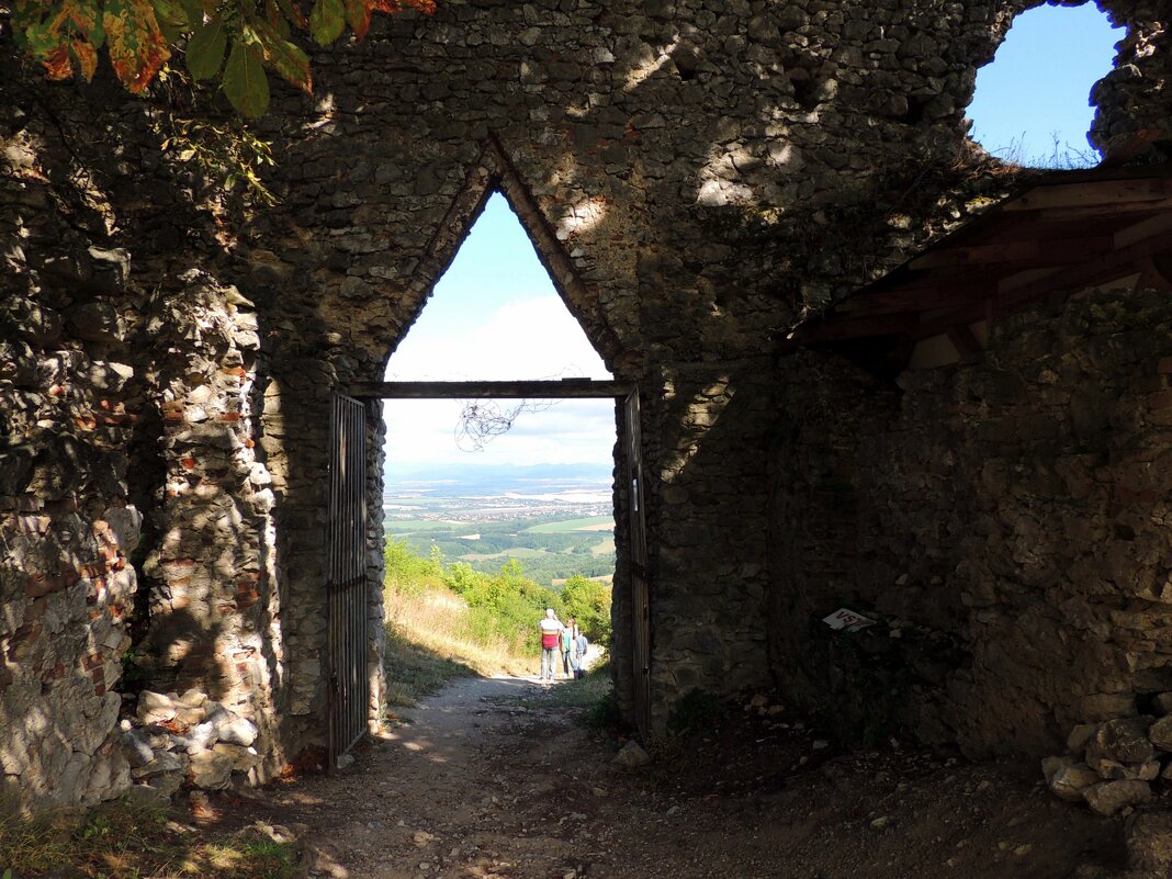 Дыхание истории  Руины Топольчанского замка - Гала 