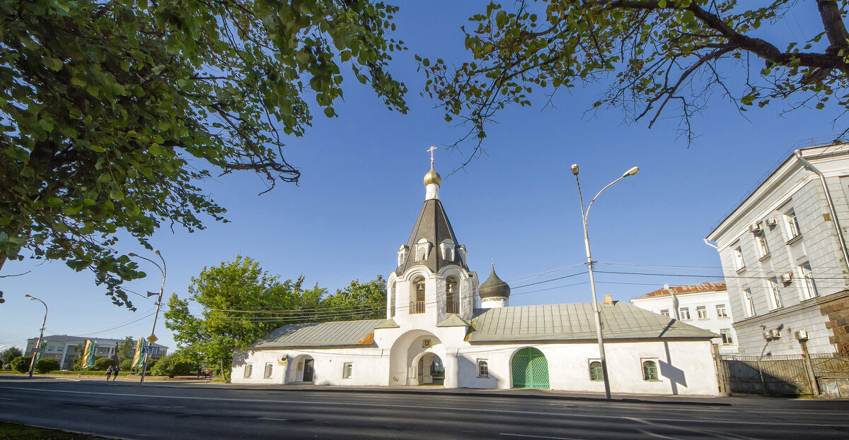 Псков. Церковь Михаила и Гавриила Архангелов - leo yagonen