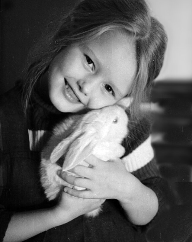 Девочка с кроликом - Александр Алексеев