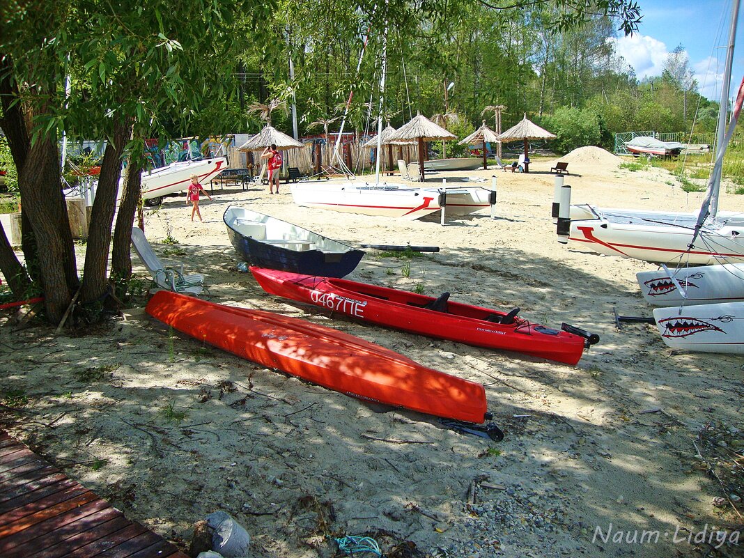 Лодки на берегу - Лидия (naum.lidiya)
