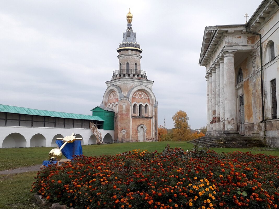 Свечная башня Борисоглебского монастыря - Лидия Бусурина