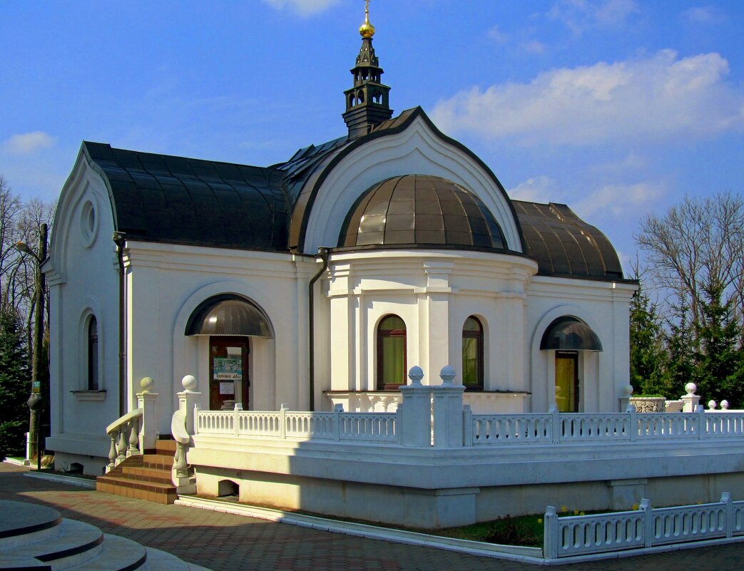 На территории храма Церковная лавка - Сергей Карачин