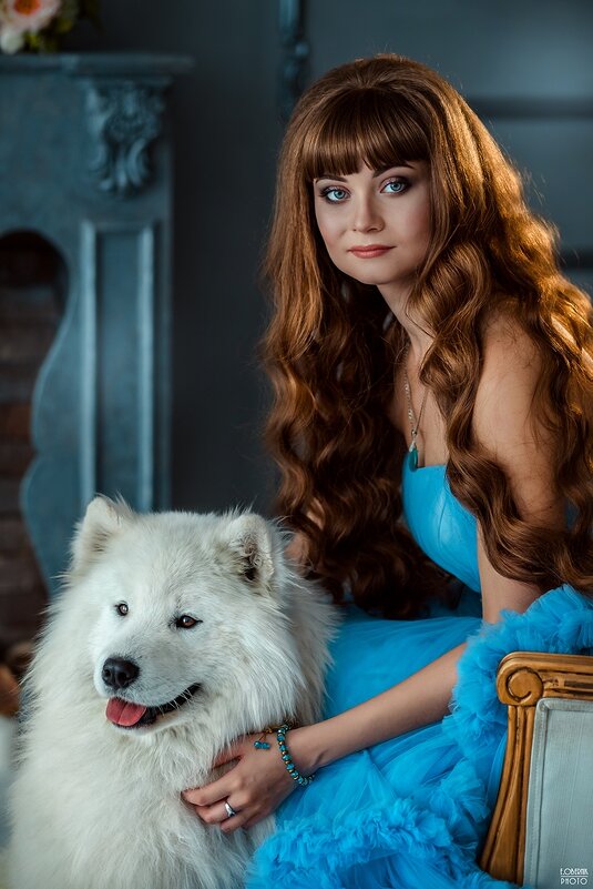 Дама в голубом и белый пёс - Елена Оберник