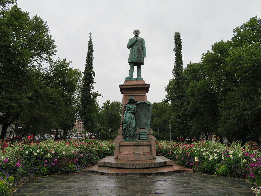 Памятник Йохану Людвигу Рунебергу в Хельсинки - Natalia Harries