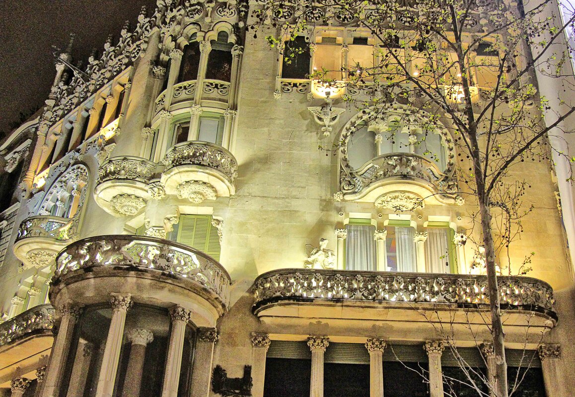 Фрагмент фасада дома Лео Морера - Nina Karyuk