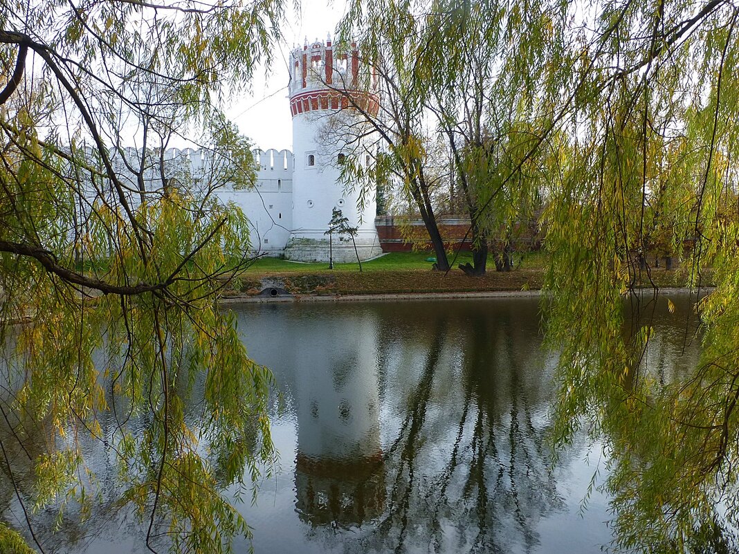 Башня монастыря с отражением - Лидия Бусурина
