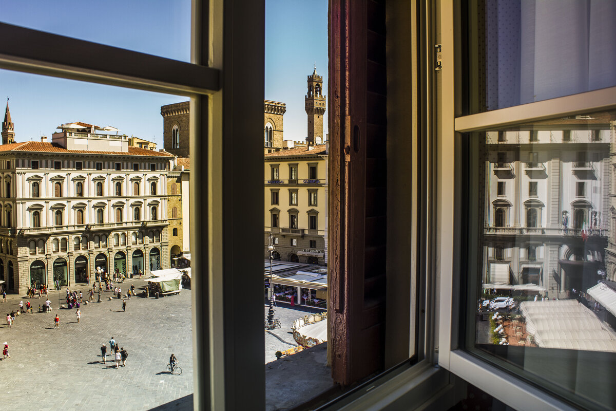 "А из нашего окна площадь итальянская видна" - Ангелина 