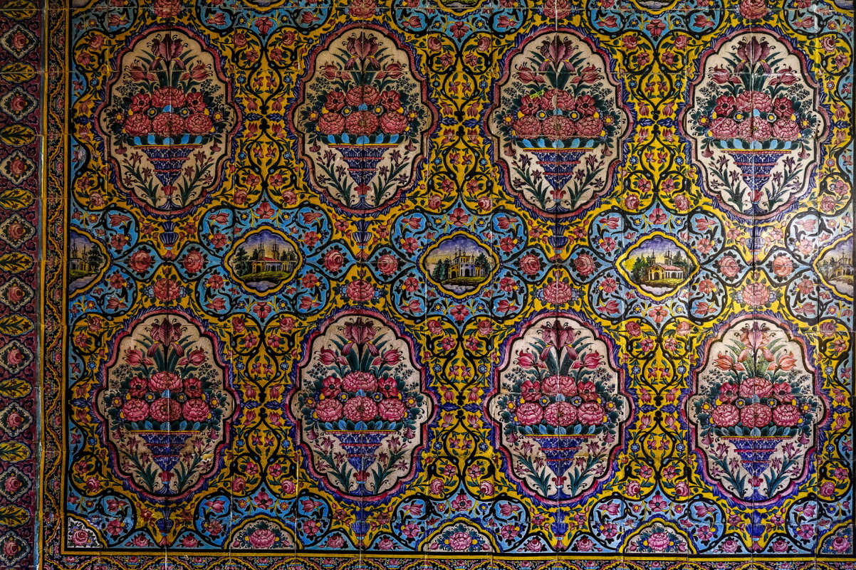 одна из стен мечети Насир ол-Молк - Георгий А