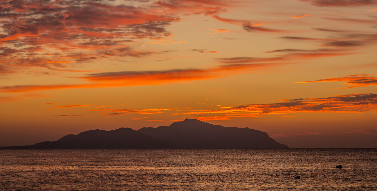 Восход над островом Тиран - Олег 