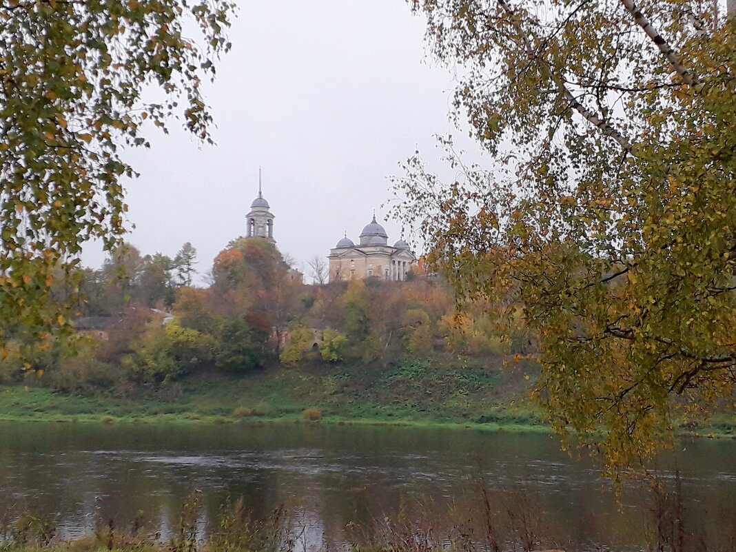 Старица. Колокольня и церковь Спаса Нерукотворного Образа - Лидия Бусурина