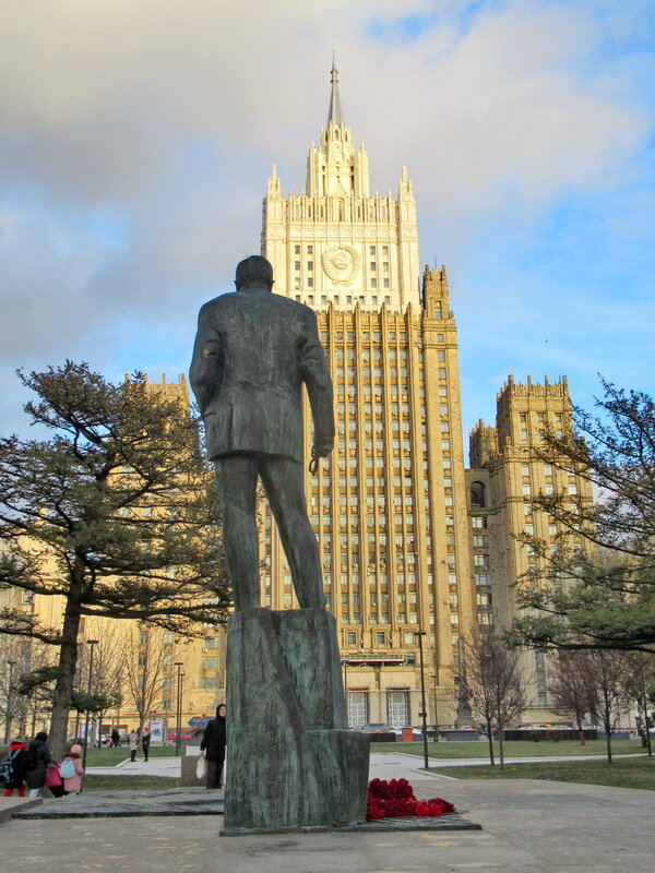 Памятник Е.М.Примакову в Москве - Александр Чеботарь