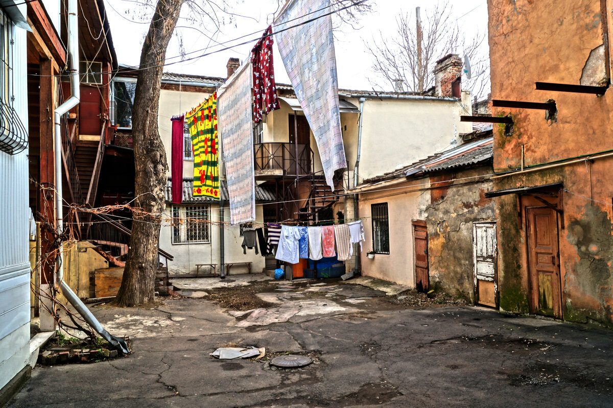 Старый дворик - Alex Chernavski