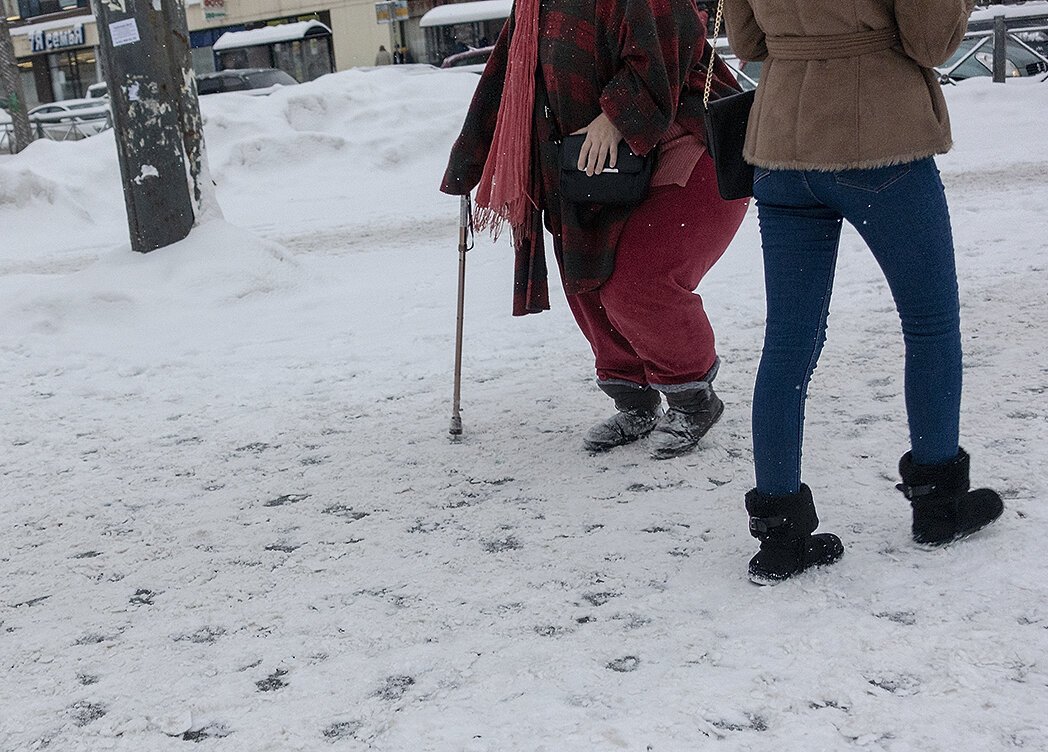 Трудно ходить по снегу, особенно если... - Александр Русинов