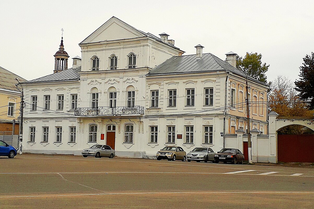 Магистрат (Администрация Торжокского района) в Торжке - Лидия Бусурина