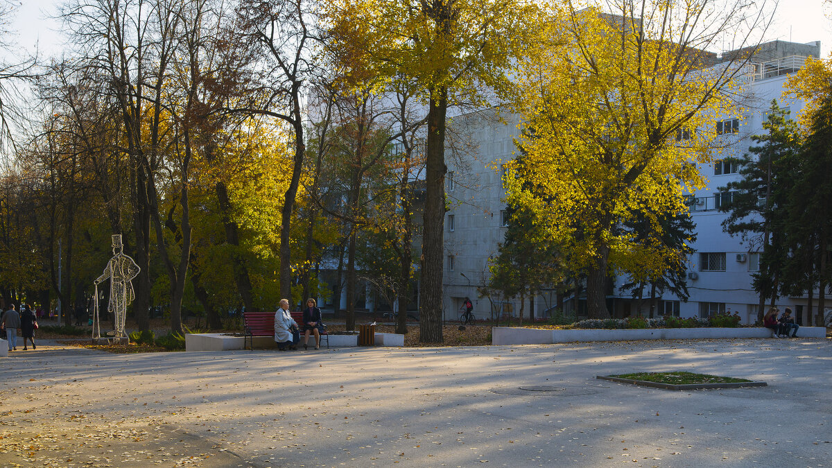 Конец октября в ростовских парках - Леонид 