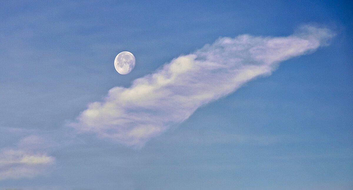 Подружилась луна с облаком - Валерий Иванович