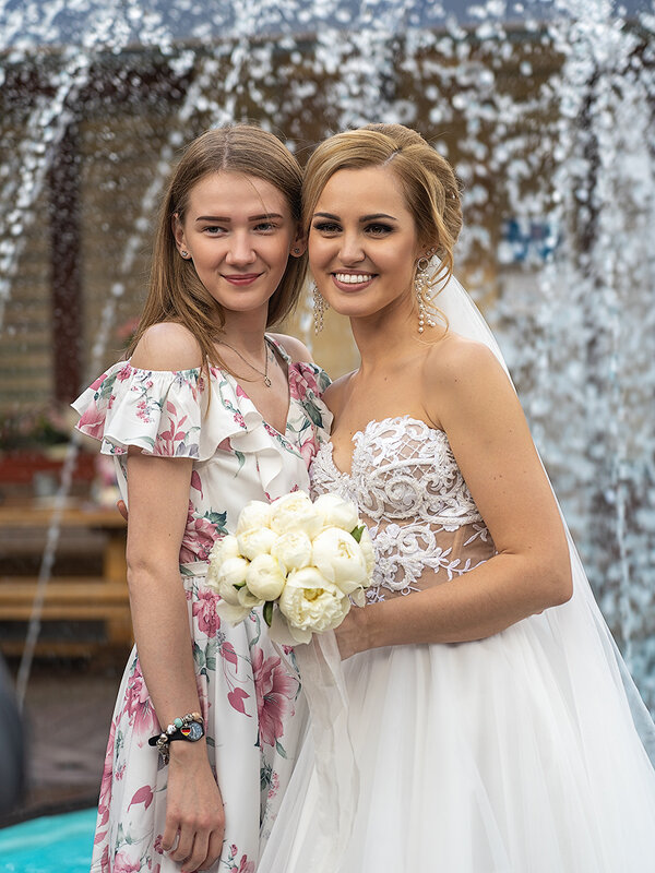 Невеста с младшей сестрой - Виталий Устинов